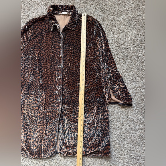 SOFT SURROUNDINGS Icon Silk Velvet Poets Tunic Top. Color: Natural Animal - Picture 8 of 11